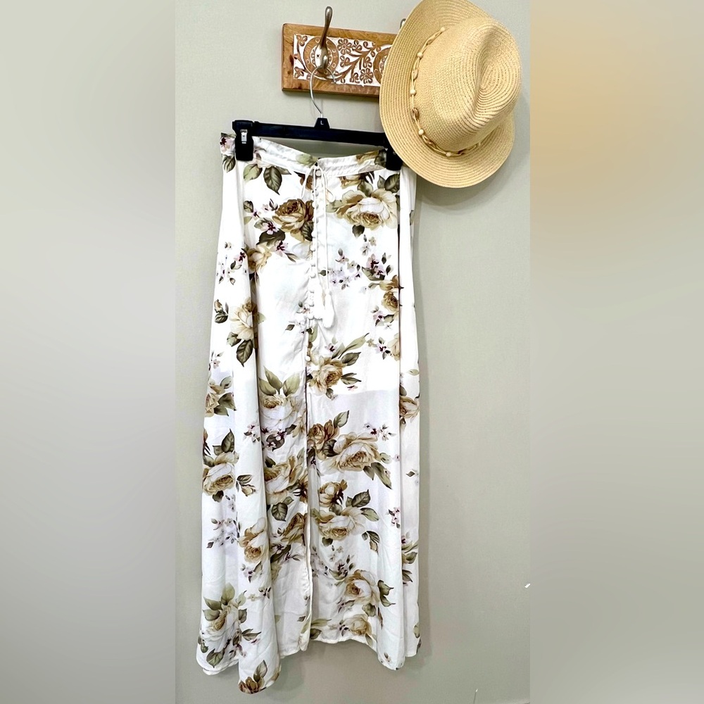 Oscar-ST Floral Maxi size Small. Lined. New with Tags!